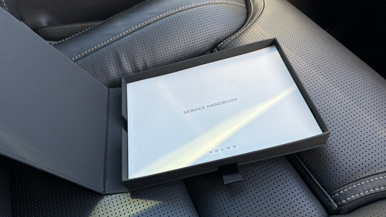 Volvo XC90 2.0 B5P Plus Edition Dark 5dr AWD Geartronic Petrol Estate